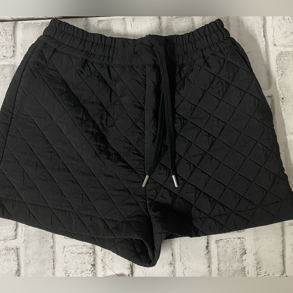 ZARA Quilted High Waisted Shorts Womens XS Black - Picture 1 of 6